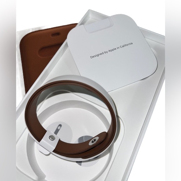 iPhone 12 Pro Max Leather Sleeve with MagSafe - Picture 4 of 4